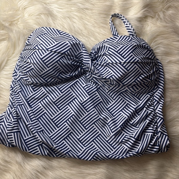 🆕 Noon Swim 
 Built in Bra 
Blue and white stripes 
No Hygienic Strip - Picture 6 of 6